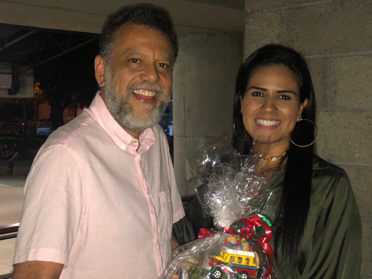 El periodista, escritor y docente Alberto Linero y Yamile Rico, secretaria de Competitividad de Neiva.